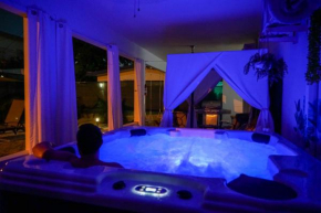 Private Oasis with Jacuzzi and Cabana Pet Friendly
